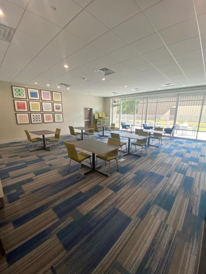 Holiday Inn Express & Suites - Madison West - Middleton By Ihg Luaran gambar