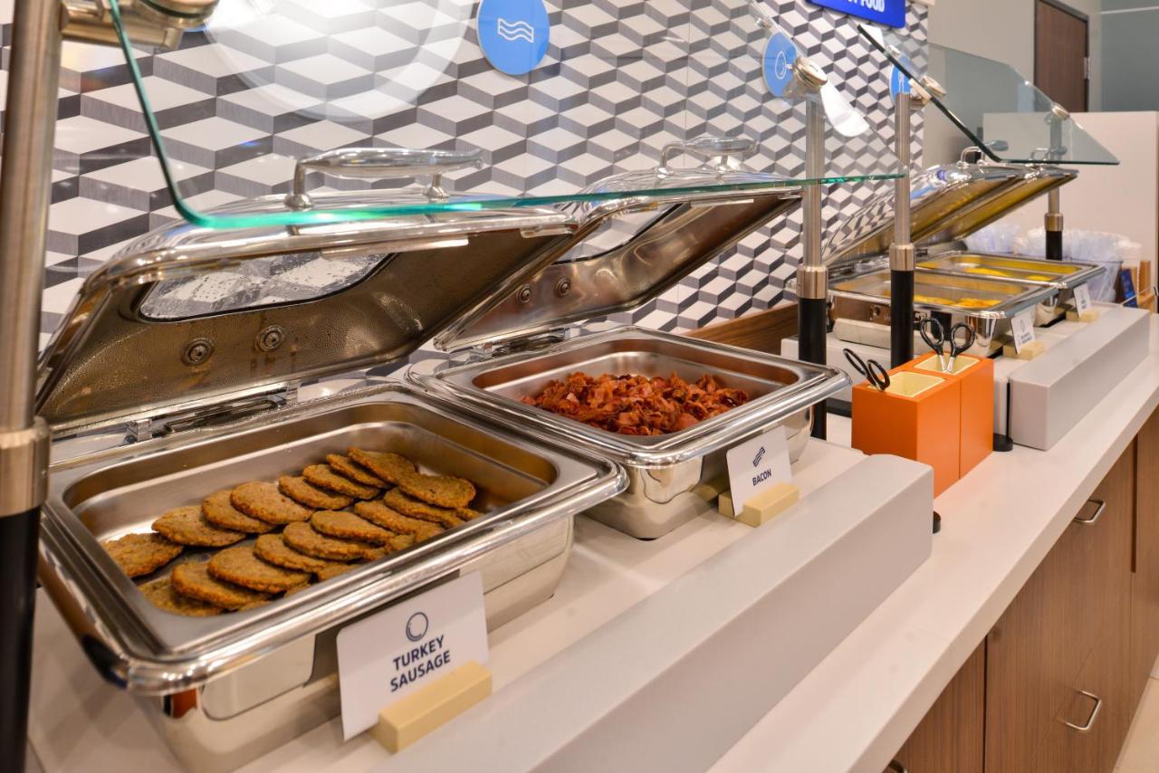 Holiday Inn Express & Suites - Madison West - Middleton By Ihg Luaran gambar