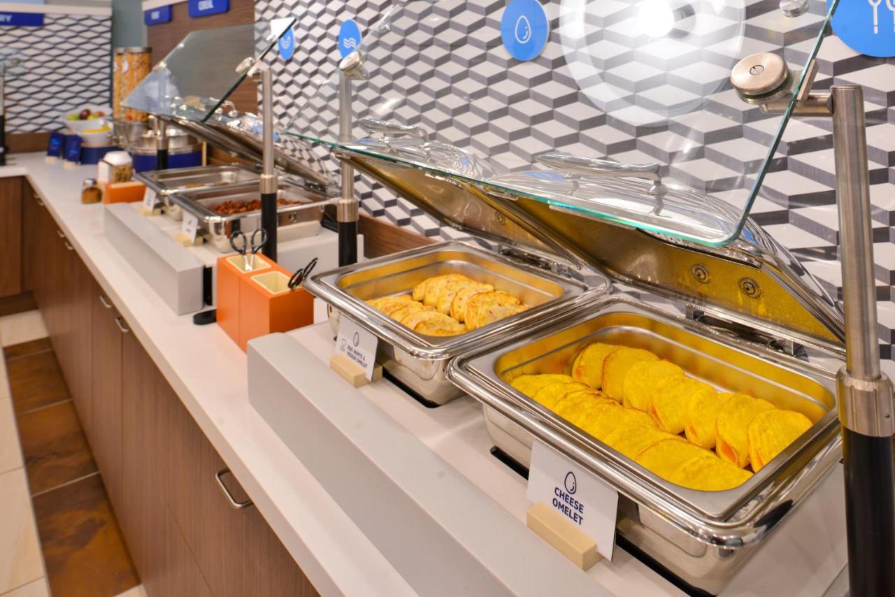 Holiday Inn Express & Suites - Madison West - Middleton By Ihg Luaran gambar