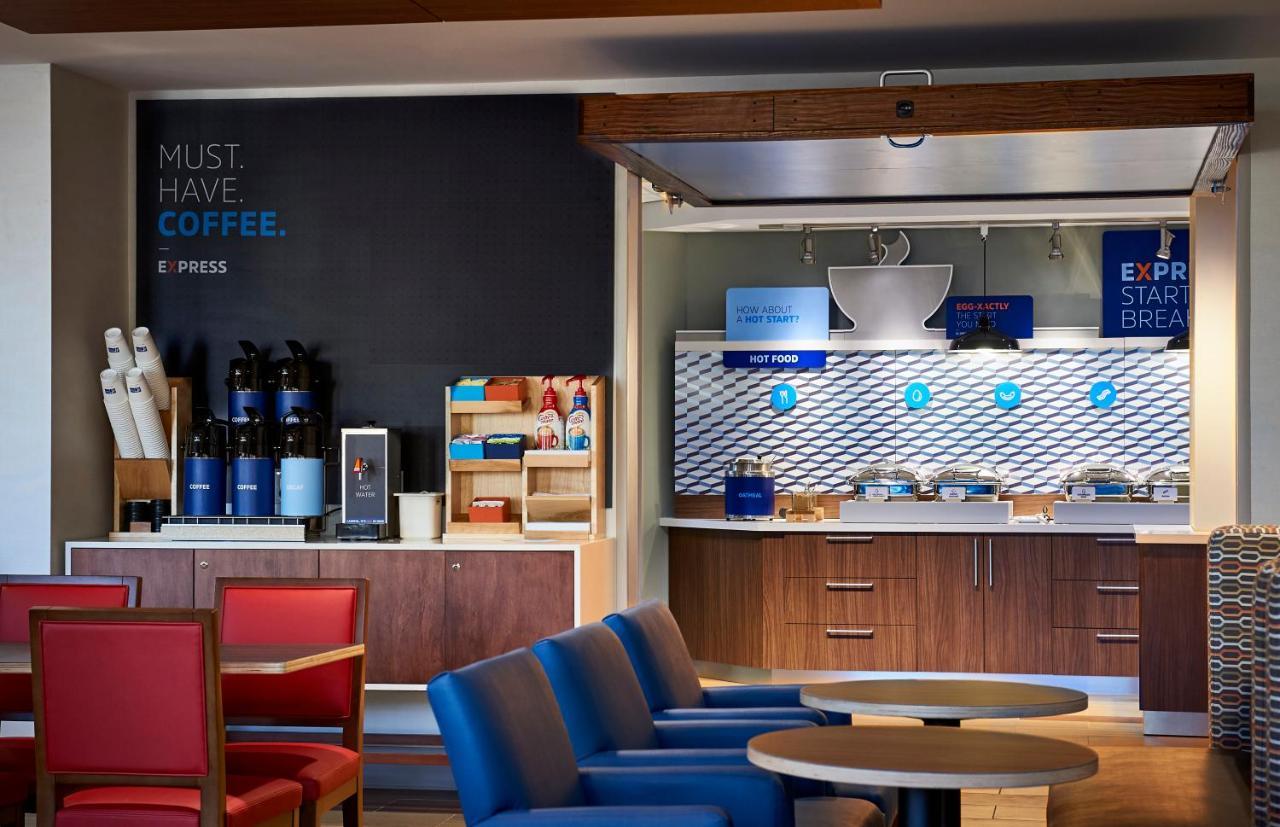 Holiday Inn Express & Suites - Madison West - Middleton By Ihg Luaran gambar