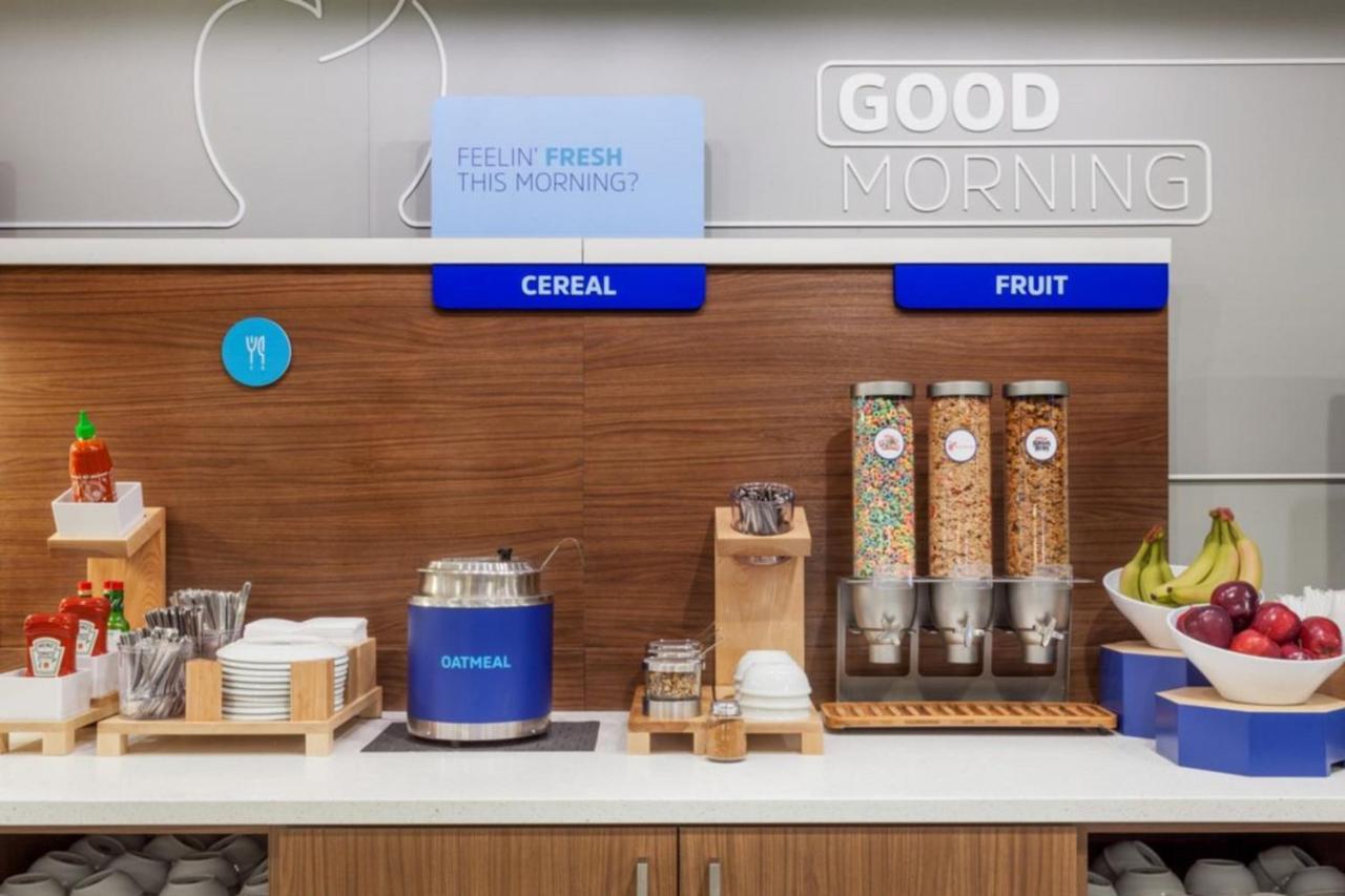 Holiday Inn Express & Suites - Madison West - Middleton By Ihg Luaran gambar