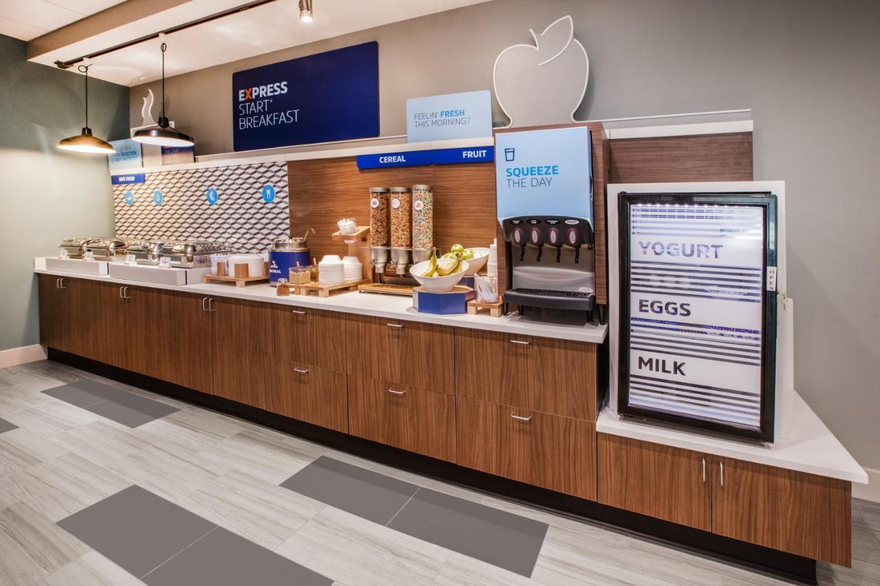 Holiday Inn Express & Suites - Madison West - Middleton By Ihg Luaran gambar