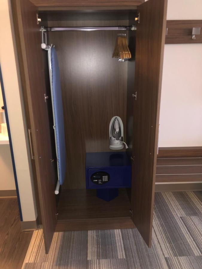 Holiday Inn Express & Suites - Madison West - Middleton By Ihg Luaran gambar