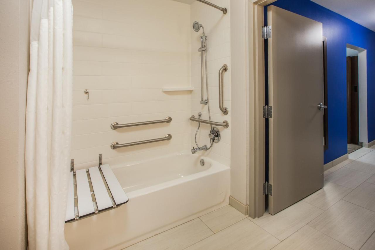 Holiday Inn Express & Suites - Madison West - Middleton By Ihg Luaran gambar