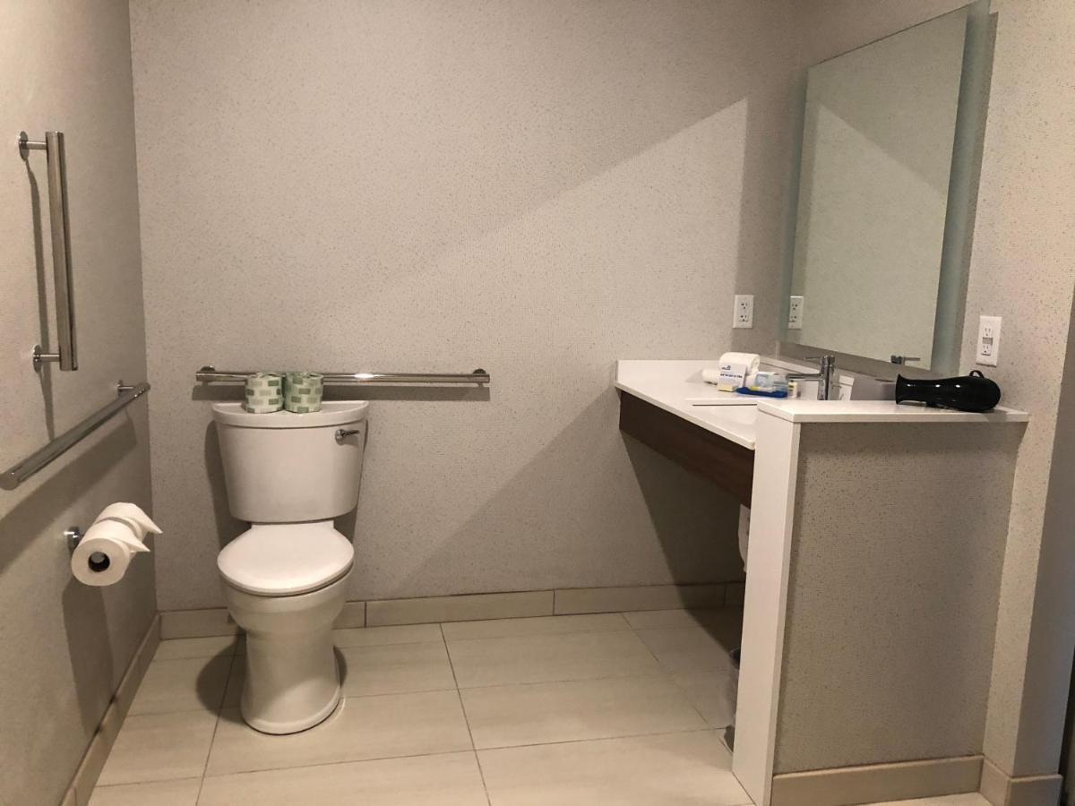 Holiday Inn Express & Suites - Madison West - Middleton By Ihg Luaran gambar