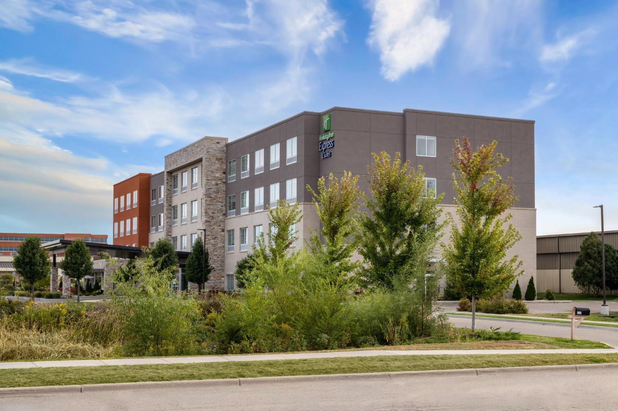 Holiday Inn Express & Suites - Madison West - Middleton By Ihg Luaran gambar