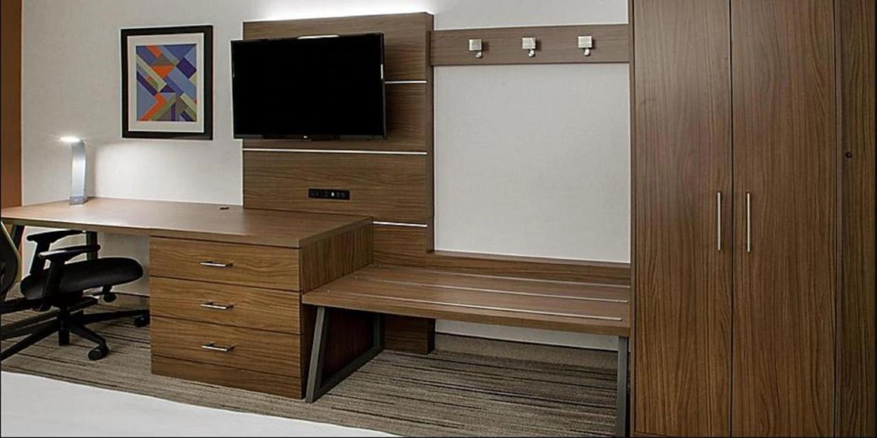 Holiday Inn Express & Suites - Madison West - Middleton By Ihg Luaran gambar